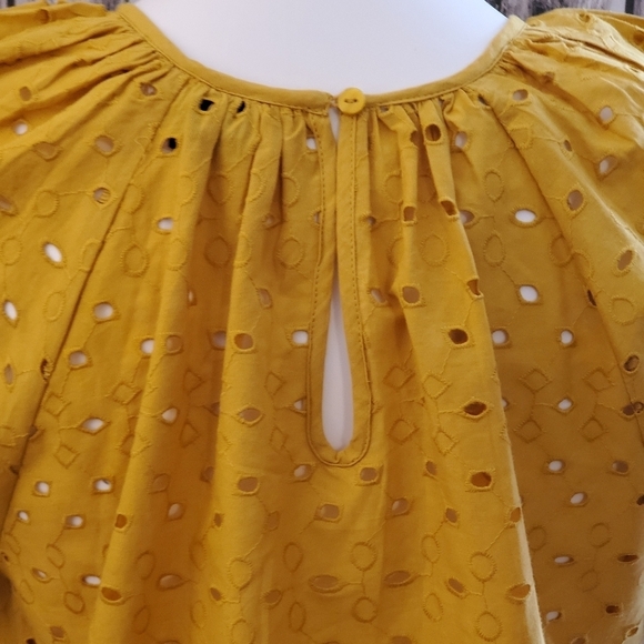 Universal Thread gold eyelet top - Picture 8 of 10